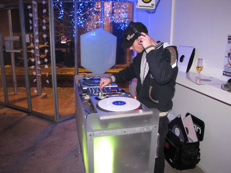 DJ Mëtël - Vinyl Guérilla part III - 18/12/2009 - Le Cube à Besançon - Photo n8