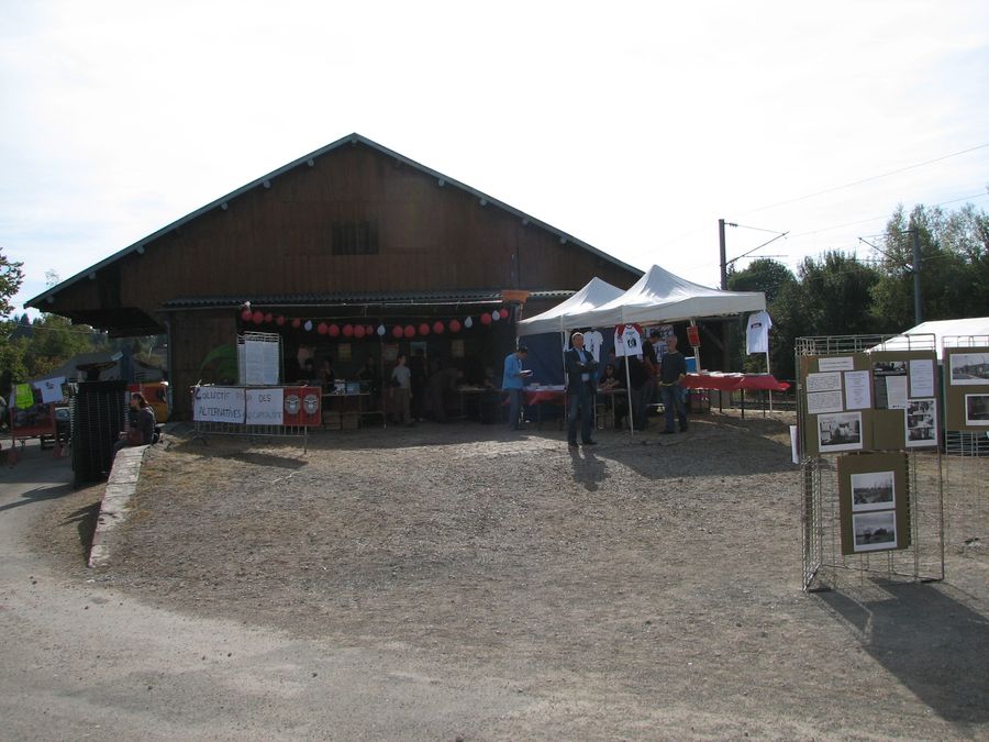 Les stands - Grande Lessive 2009 (25 - Montferrand le Château) - Photo n6