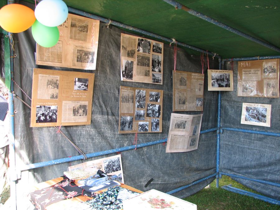Les stands - Grande Lessive 2009 (25 - Montferrand le Château) - Photo n8