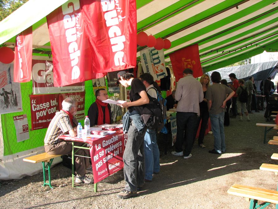 Les stands - Grande Lessive 2009 (25 - Montferrand le Château) - Photo n11