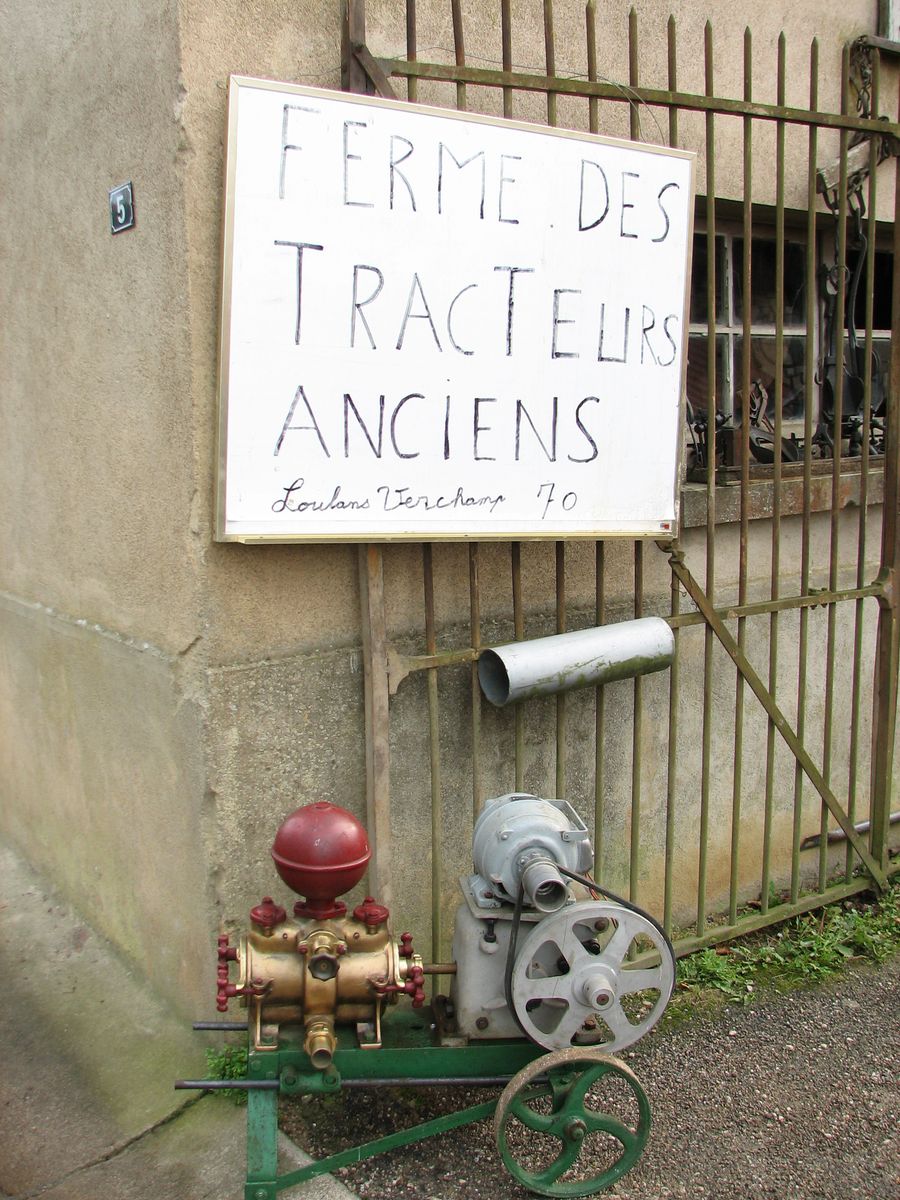 Ferme du tracteur ancien à Loulans-Verchamp - Journées du patrimoine 2009 à Montagney-Servigney et Loulans-Verchamp - Photo n1