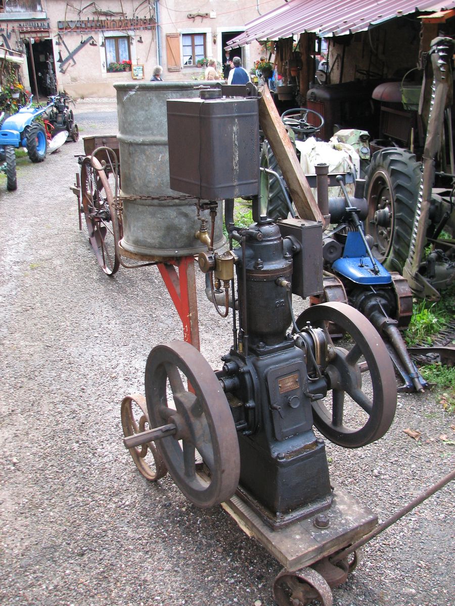 Ferme du tracteur ancien à Loulans-Verchamp - Journées du patrimoine 2009 à Montagney-Servigney et Loulans-Verchamp - Photo n3
