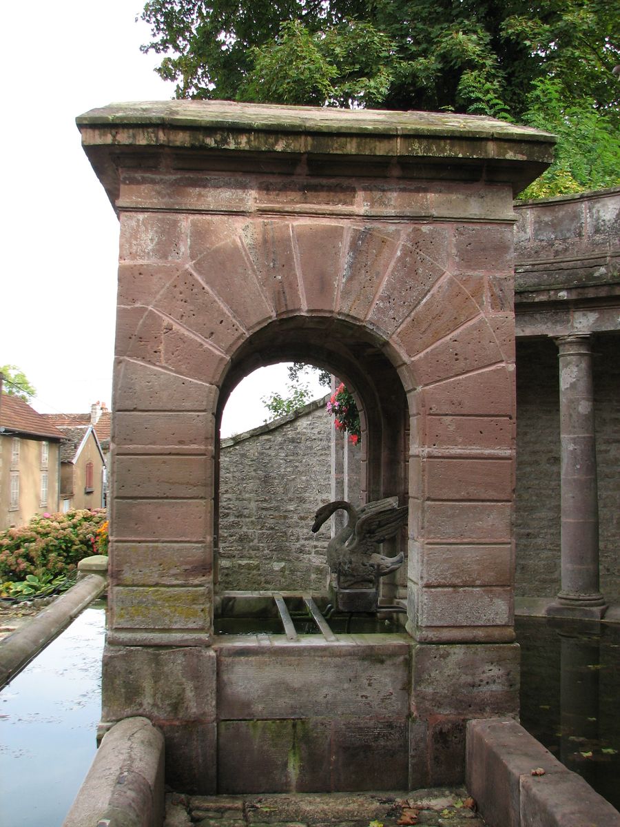 Fontaine de Montbozon - Journées du patrimoine 2009 à Montagney-Servigney et Loulans-Verchamp - Photo n3